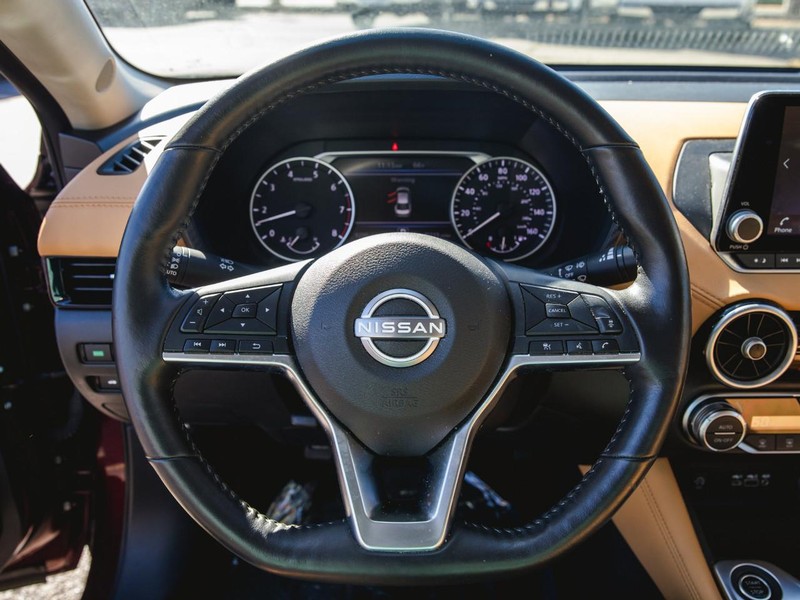 Nissan Sentra Vehicle Full-screen Gallery Image 15