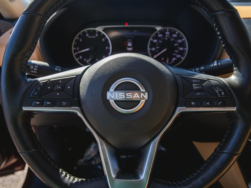 Nissan Sentra Vehicle Full-screen Gallery Image 17