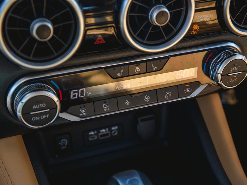 Nissan Sentra Vehicle Full-screen Gallery Image 19