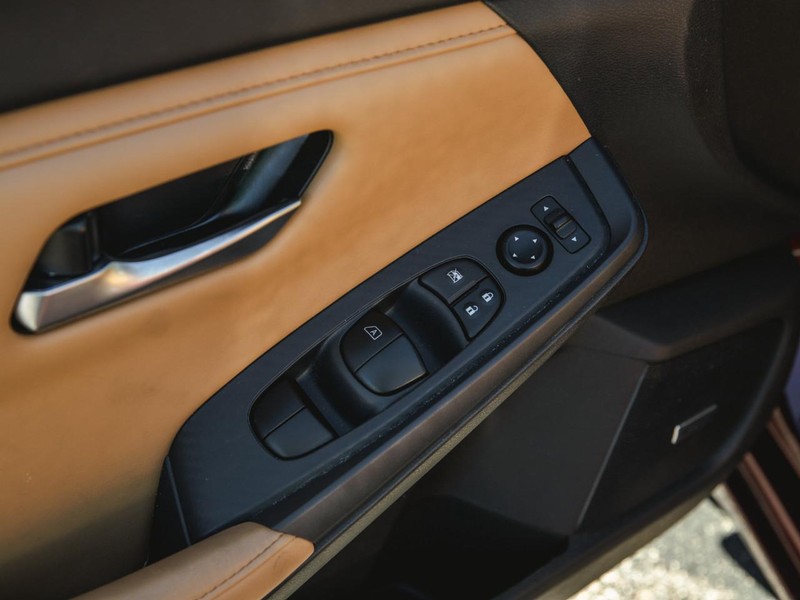 Nissan Sentra Vehicle Full-screen Gallery Image 21