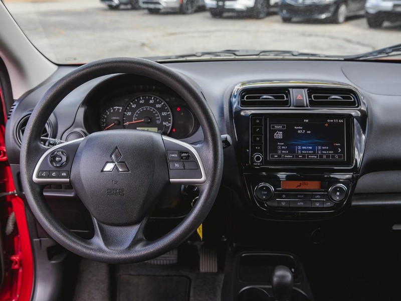 Mitsubishi Mirage G4 Vehicle Full-screen Gallery Image 08