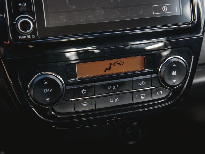Mitsubishi Mirage G4 Vehicle Full-screen Gallery Image 14