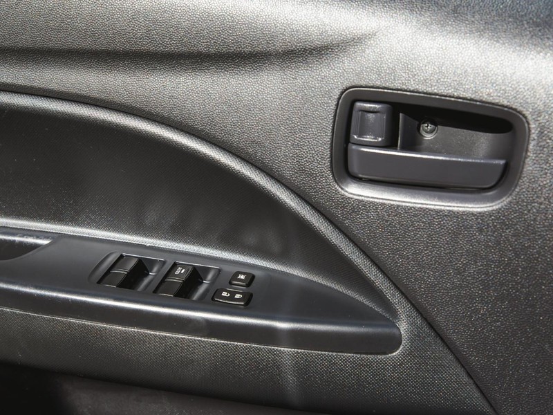 Mitsubishi Mirage G4 Vehicle Full-screen Gallery Image 15