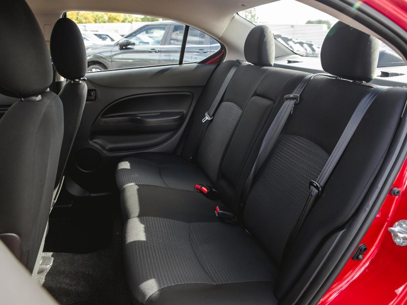 Mitsubishi Mirage G4 Vehicle Full-screen Gallery Image 16