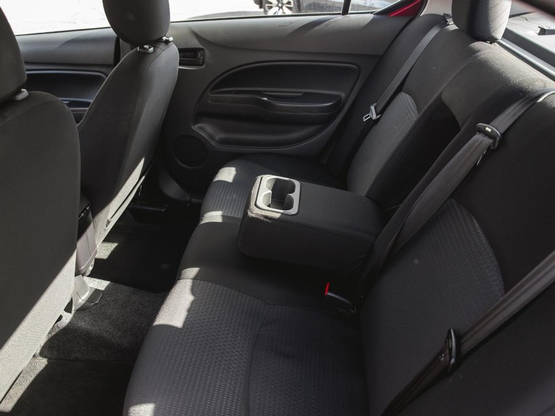 Mitsubishi Mirage G4 Vehicle Full-screen Gallery Image 17