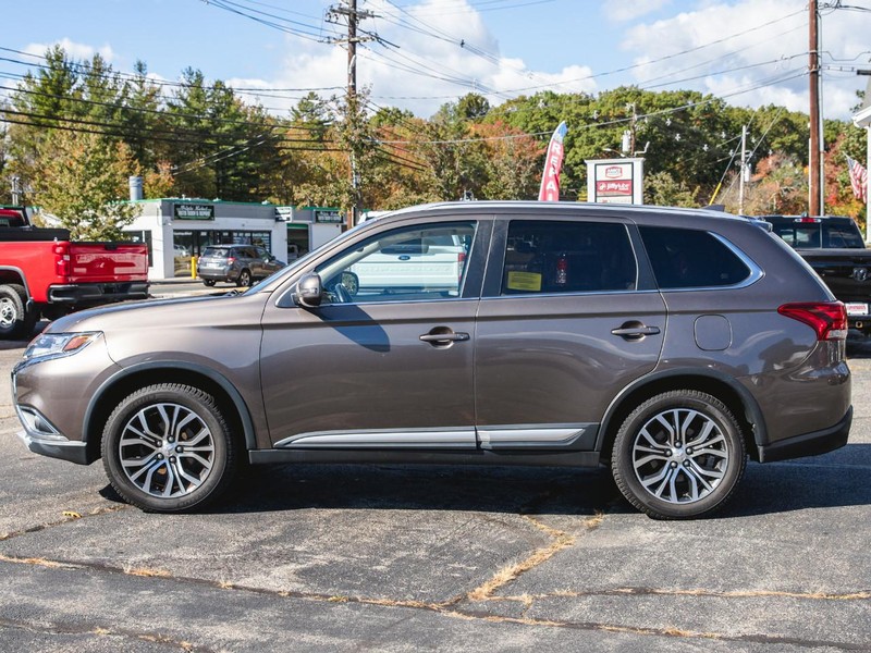 Mitsubishi Outlander Vehicle Full-screen Gallery Image 02