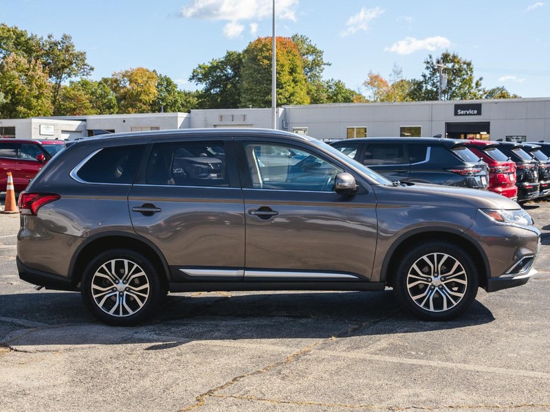 Mitsubishi Outlander Vehicle Full-screen Gallery Image 06