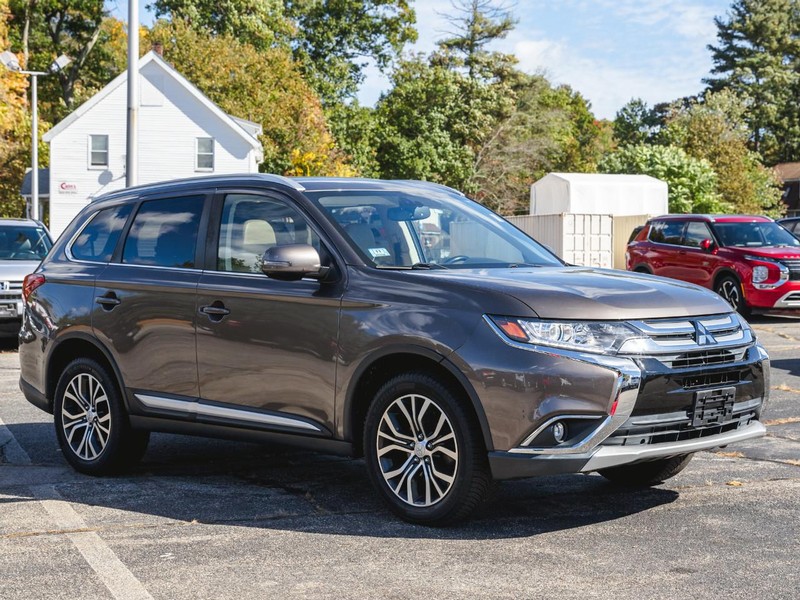 Mitsubishi Outlander Vehicle Full-screen Gallery Image 07