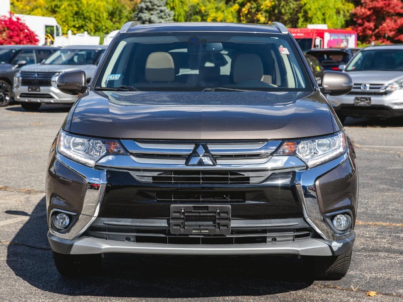 Mitsubishi Outlander Vehicle Full-screen Gallery Image 08