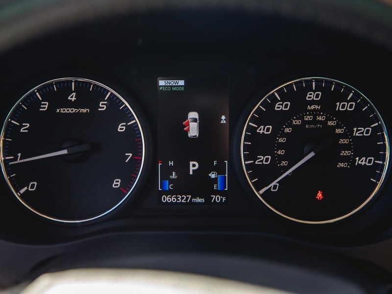 Mitsubishi Outlander Vehicle Full-screen Gallery Image 15