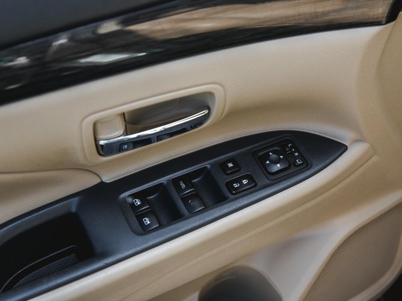 Mitsubishi Outlander Vehicle Full-screen Gallery Image 20