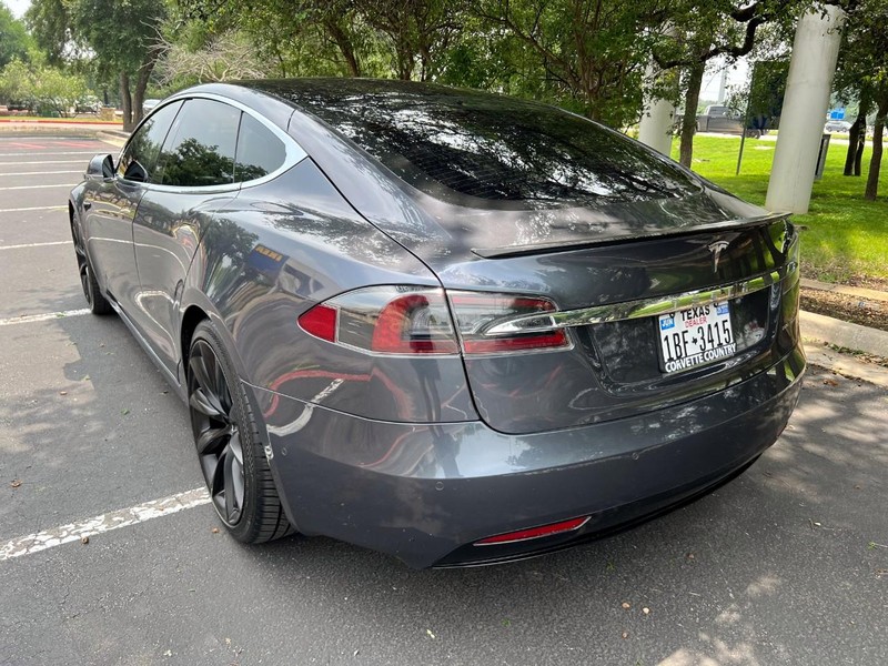 Tesla Model S (Standard Range AWD) Vehicle Image 10