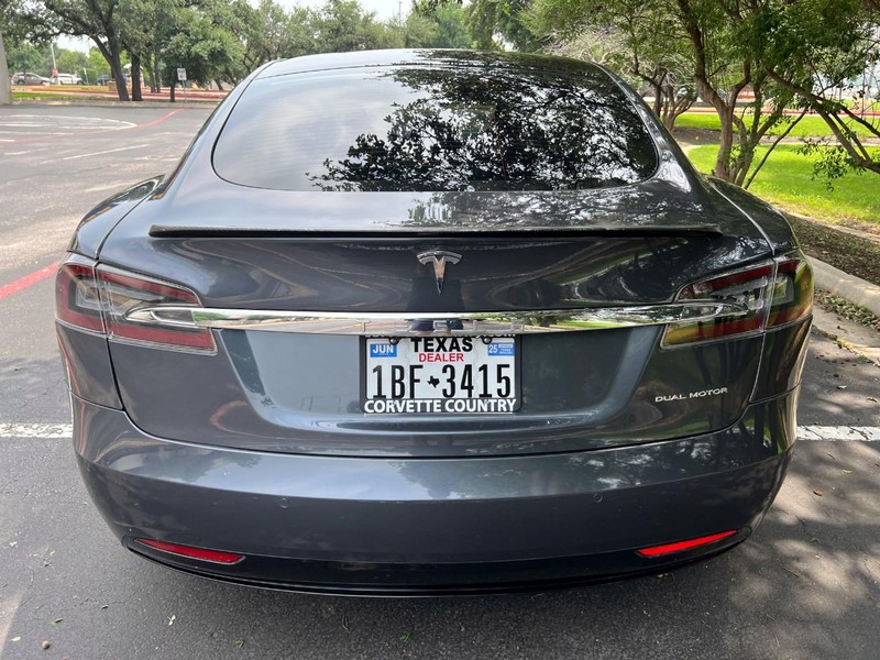 Tesla Model S (Standard Range AWD) Vehicle Image 11