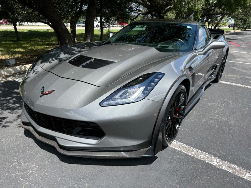 Chevrolet Corvette Z06 (Z07 Performance Package) Vehicle Image 02