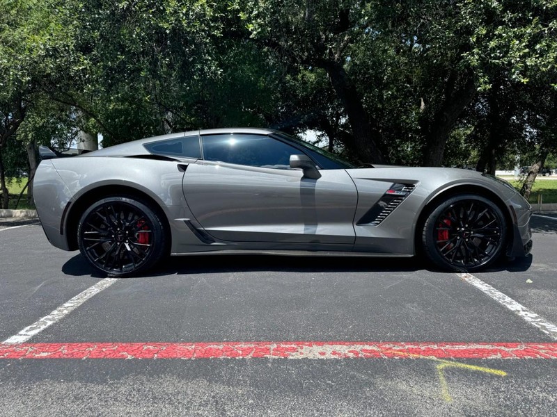 Chevrolet Corvette Z06 (Z07 Performance Package) Vehicle Image 03