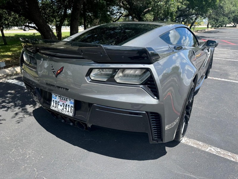 Chevrolet Corvette Z06 (Z07 Performance Package) Vehicle Image 04