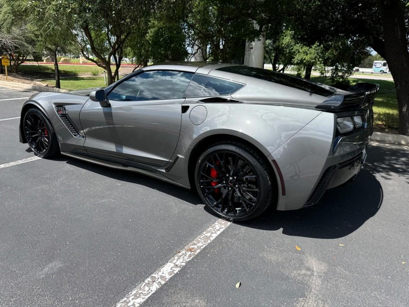 Chevrolet Corvette Z06 (Z07 Performance Package) Vehicle Image 09