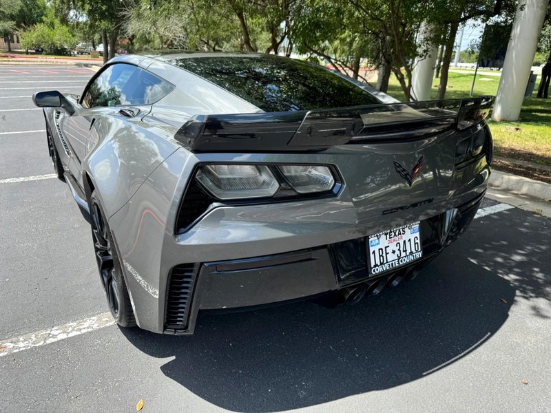 Chevrolet Corvette Z06 (Z07 Performance Package) Vehicle Image 10