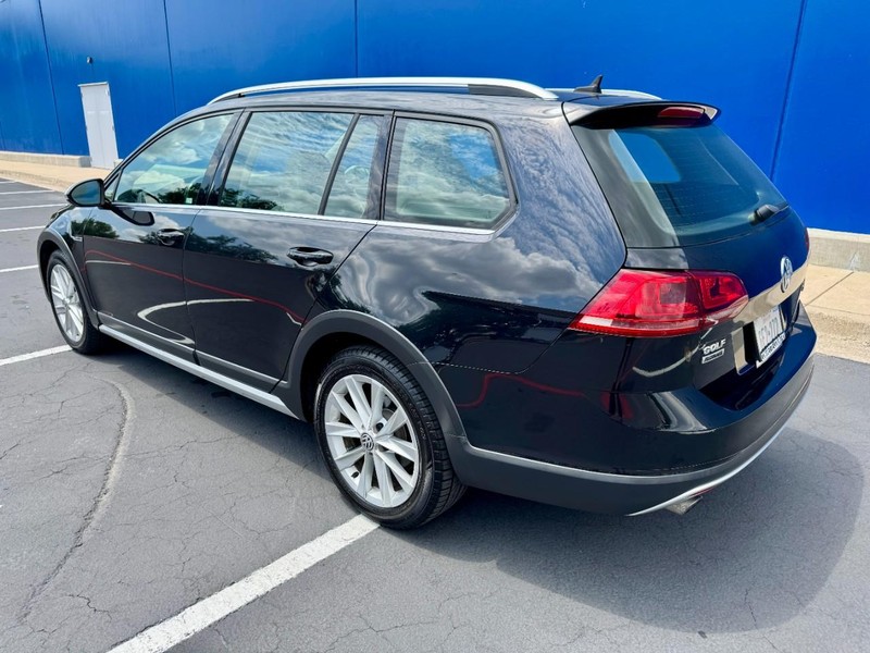 Volkswagen Golf Alltrack S AWD Vehicle Image 09