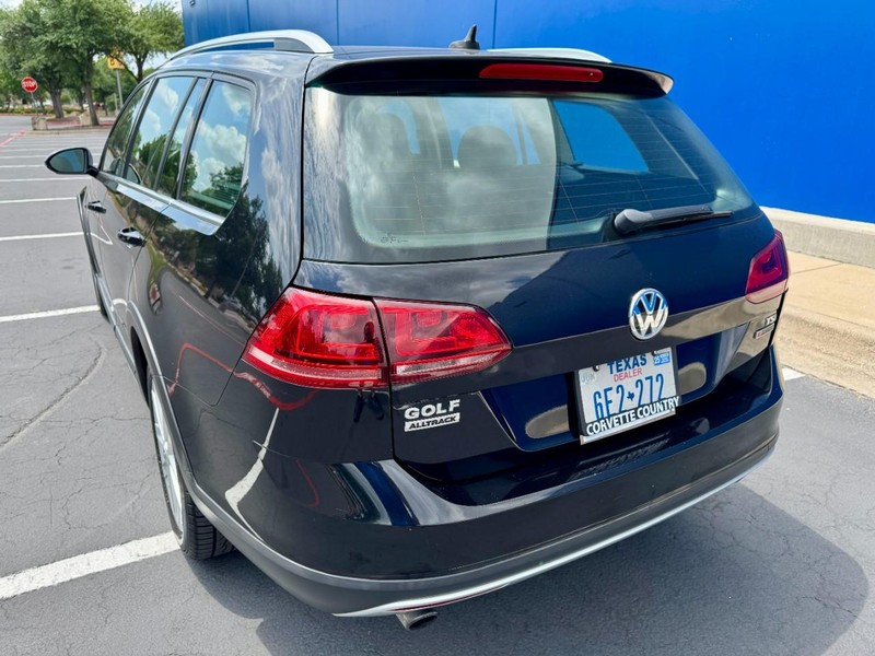 Volkswagen Golf Alltrack S AWD Vehicle Image 10