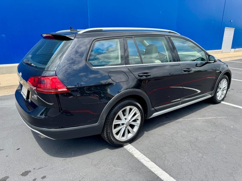 Volkswagen Golf Alltrack S AWD Vehicle Image 15