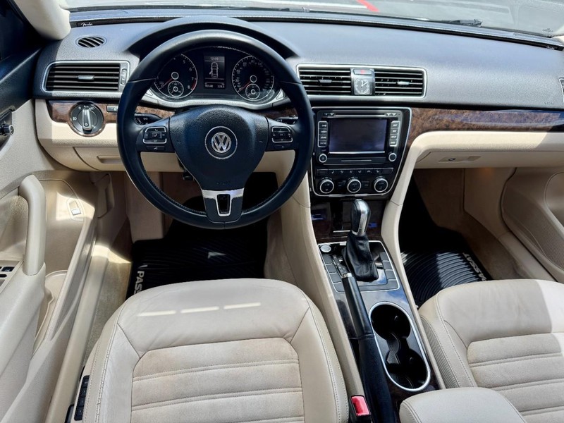 Volkswagen Passat SEL Premium 1.8T I4 FWD Vehicle Image 06