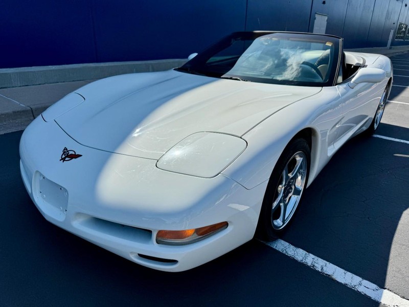Chevrolet Corvette Vehicle Image 02