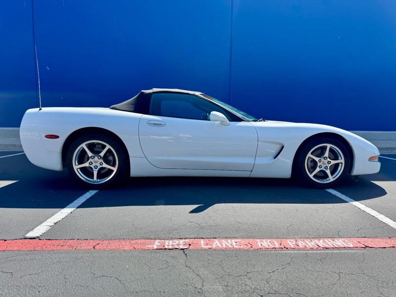 Chevrolet Corvette Vehicle Image 03