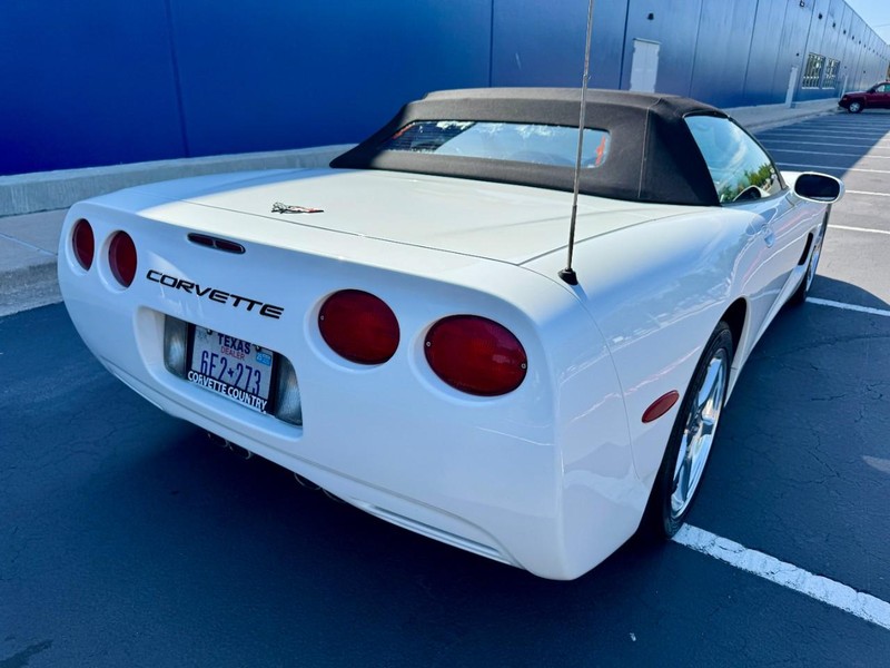 Chevrolet Corvette Vehicle Image 04