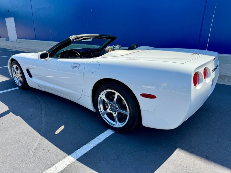 Chevrolet Corvette Vehicle Image 09