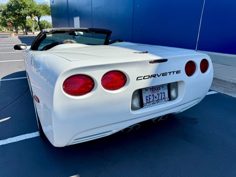 Chevrolet Corvette Vehicle Image 10