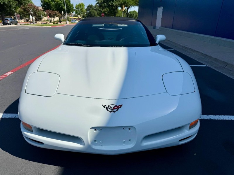 Chevrolet Corvette Vehicle Image 12