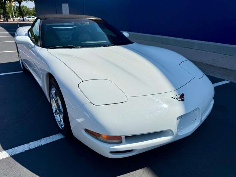 Chevrolet Corvette Vehicle Image 13
