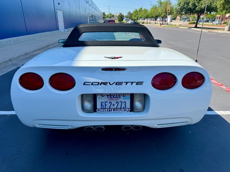 Chevrolet Corvette Vehicle Image 16