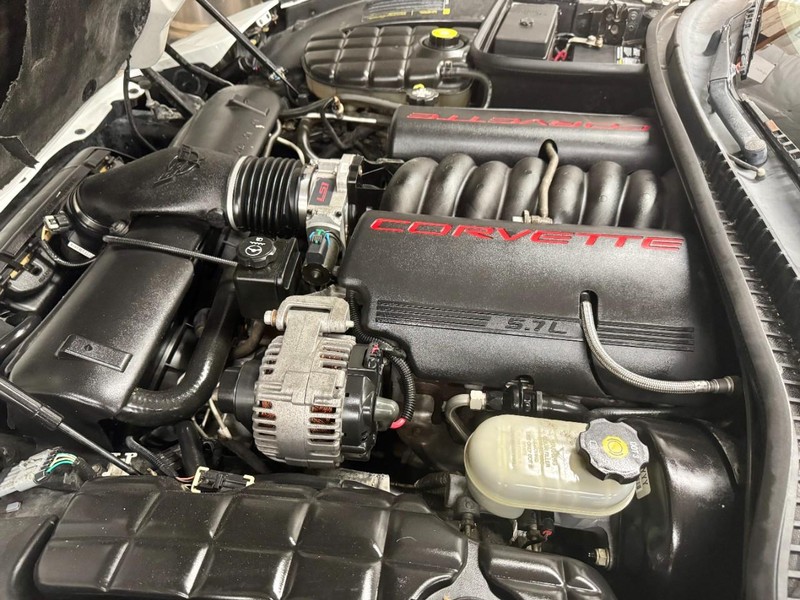 Chevrolet Corvette Vehicle Image 18