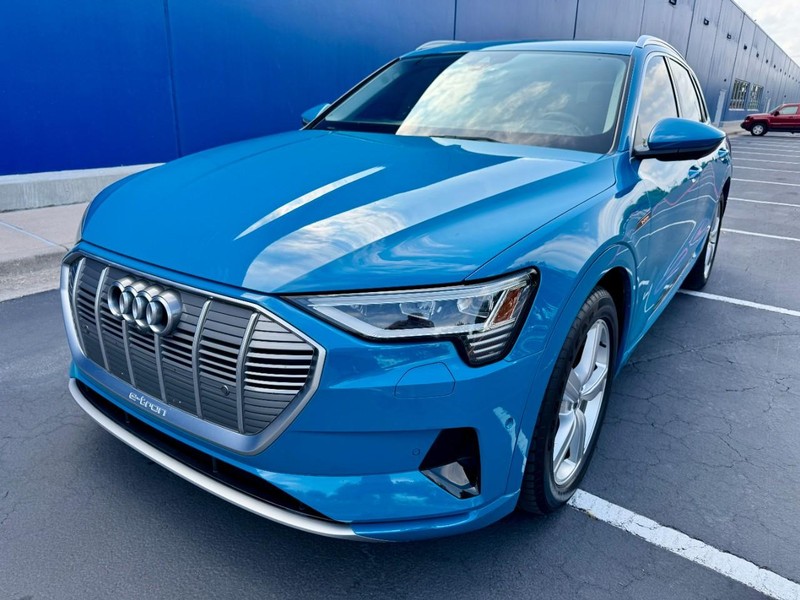 Audi e-tron Premium Plus Quattro Vehicle Image 02