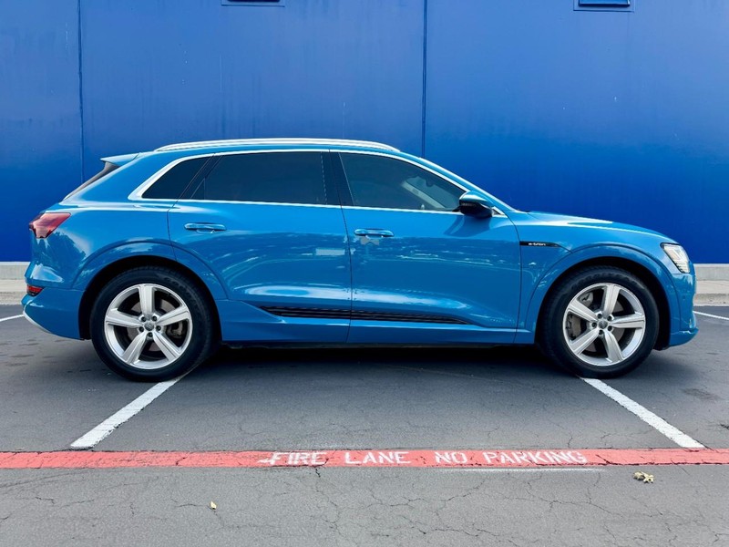 Audi e-tron Premium Plus Quattro Vehicle Image 03