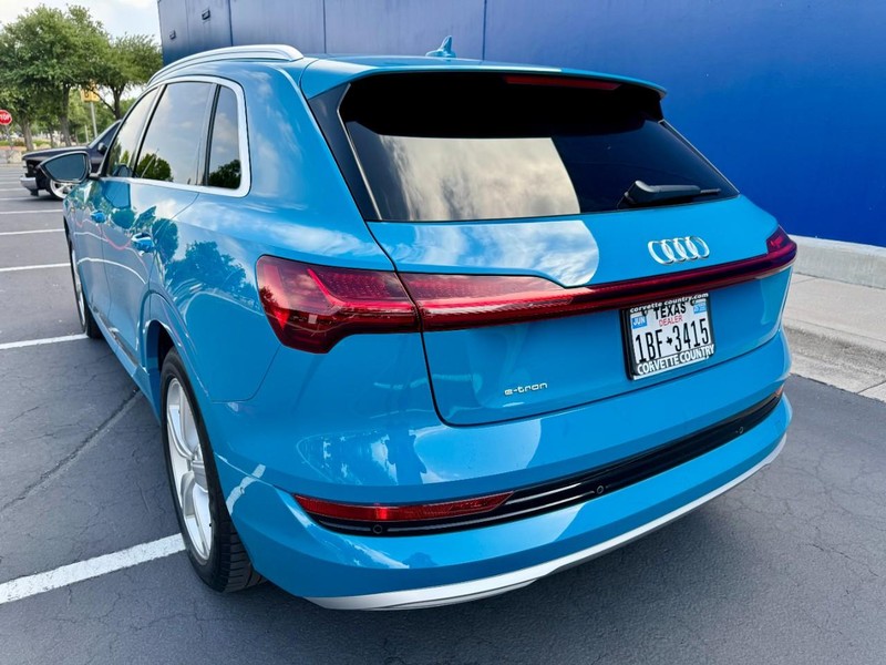 Audi e-tron Premium Plus Quattro Vehicle Image 10