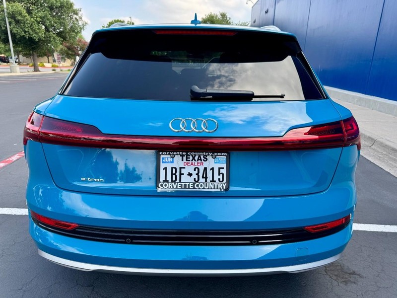 Audi e-tron Premium Plus Quattro Vehicle Image 11