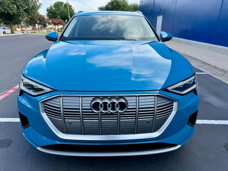 Audi e-tron Premium Plus Quattro Vehicle Image 12