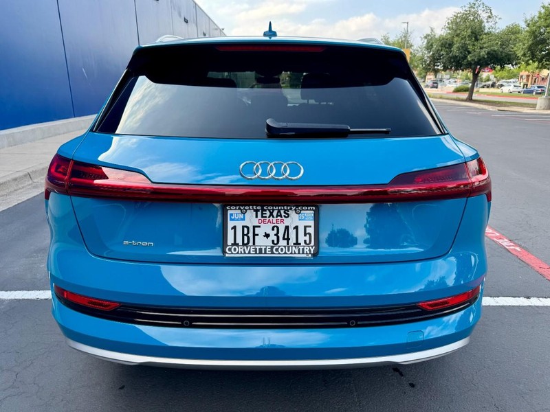 Audi e-tron Premium Plus Quattro Vehicle Image 16