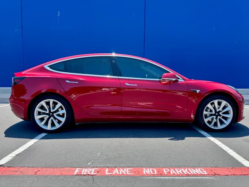 Tesla Model 3 Long Range RWD Vehicle Image 03