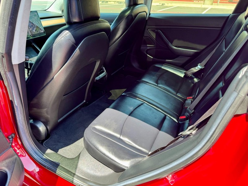 Tesla Model 3 Long Range RWD Vehicle Image 16