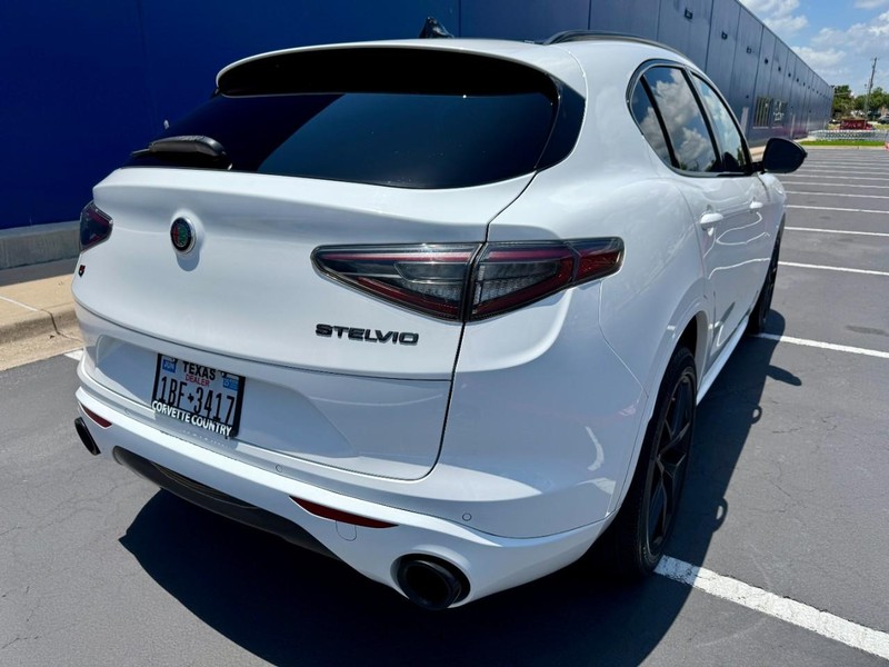 Alfa Romeo Stelvio Ti Sport AWD Vehicle Image 04