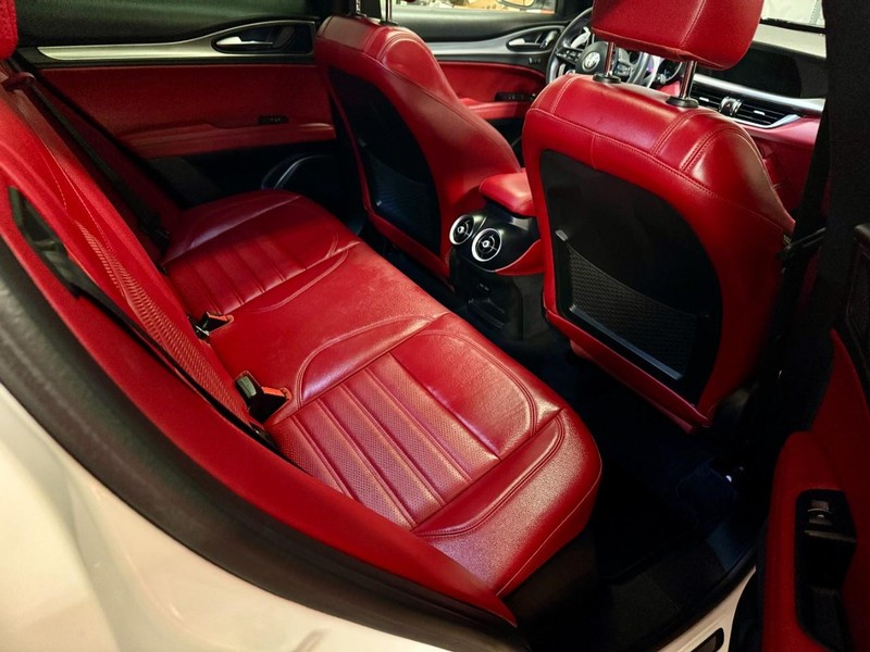 Alfa Romeo Stelvio Ti Sport AWD Vehicle Image 19
