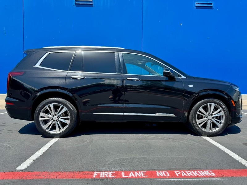 Cadillac XT6 Premium Luxury FWD Vehicle Image 03