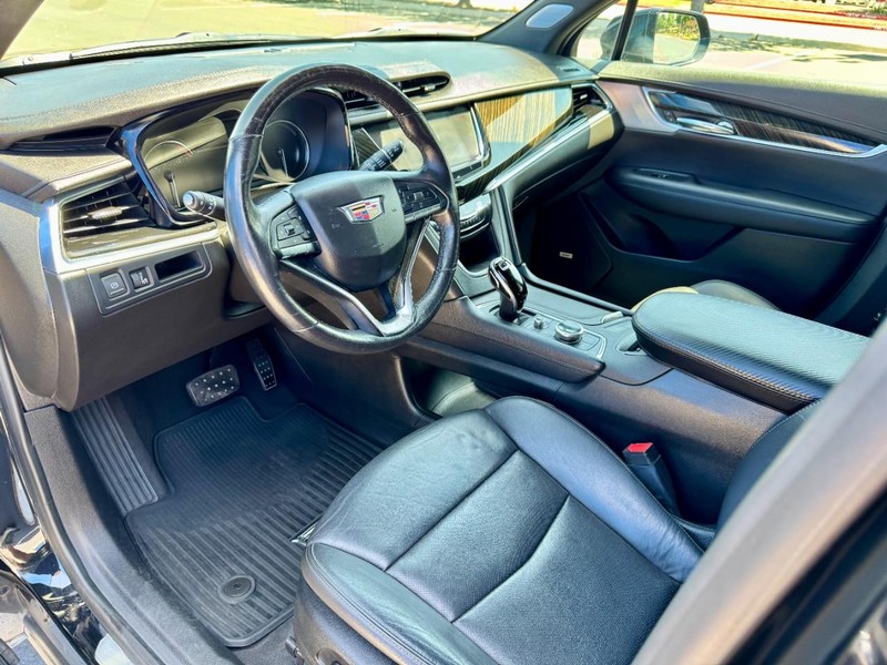 Cadillac XT6 Premium Luxury FWD Vehicle Image 05