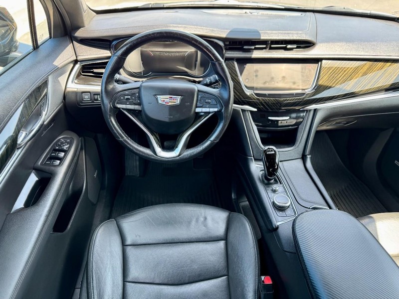 Cadillac XT6 Premium Luxury FWD Vehicle Image 06