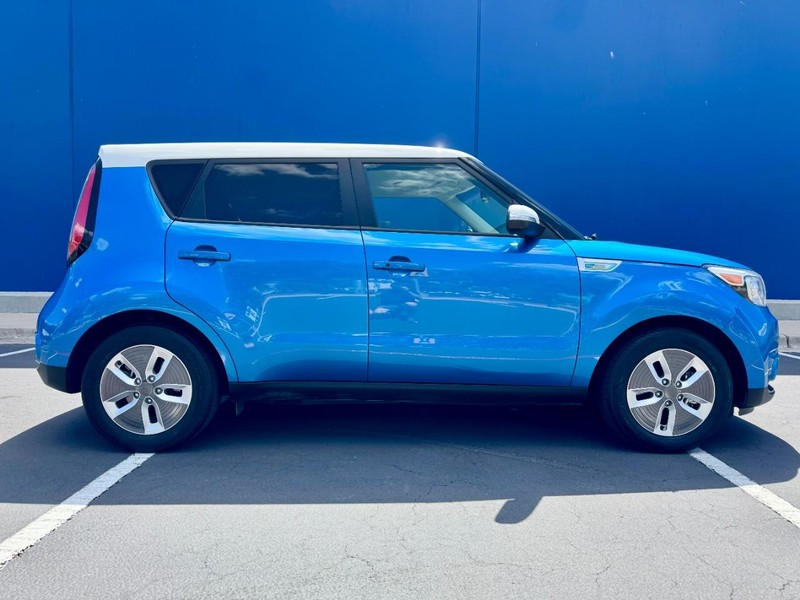 Kia Soul EV Vehicle Image 03