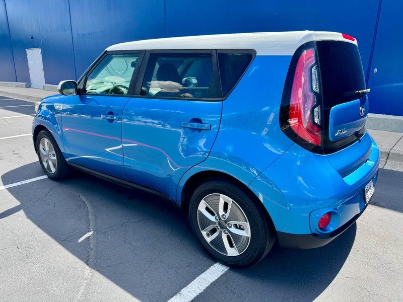 Kia Soul EV Vehicle Image 09